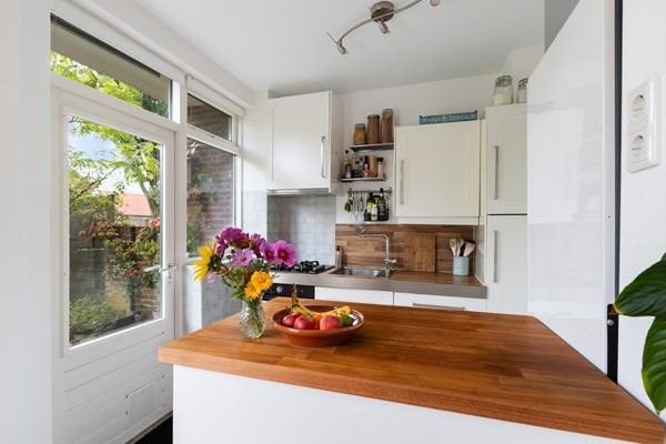 Foto - Te koop: Sfeervolle tussenwoning met groene oase!